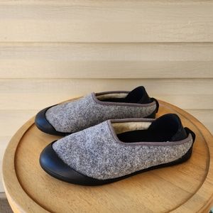 Mahabis gray slippers